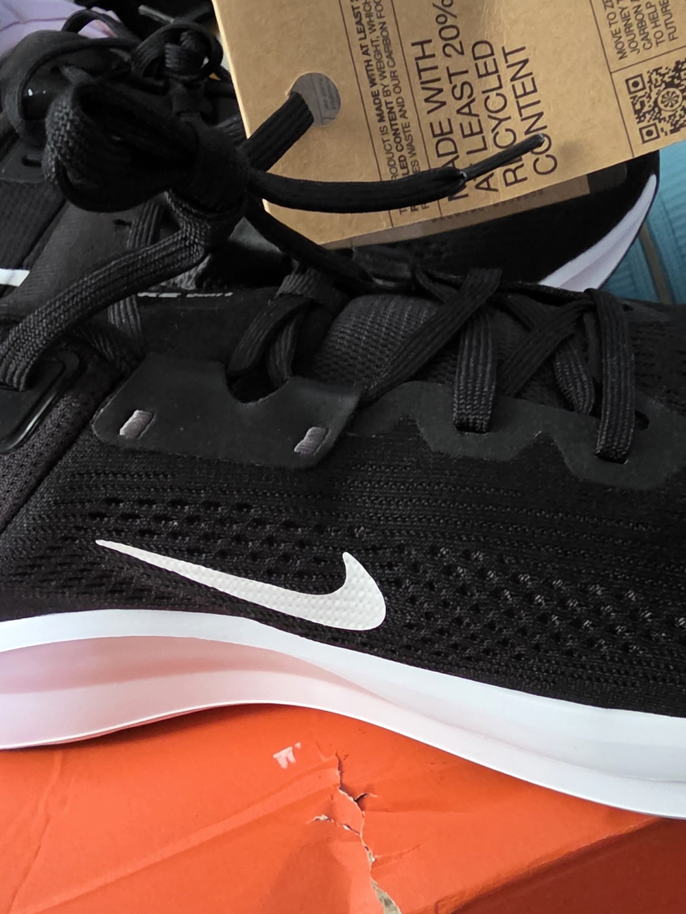 Nike Black and White Men's Athletic Running Shoes - Picture 4 of 5